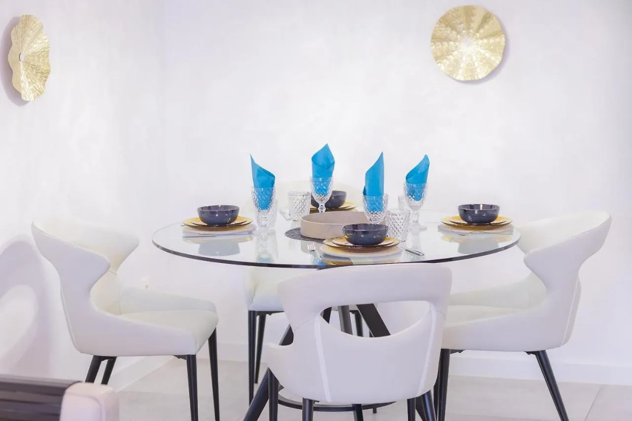 Marbella Luxury Brand New 2-Bedroom Apartment, 3 Min Walk To The Beach!