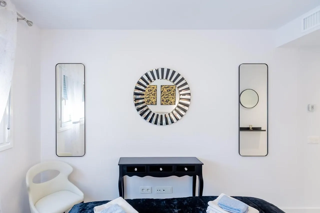 Marbella Luxury Brand New 2-Bedroom Apartment, 3 Min Walk To The Beach! Apartment