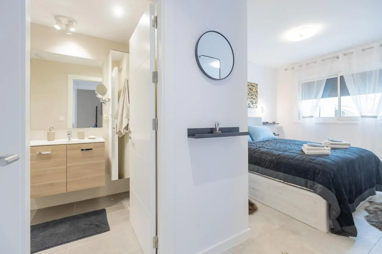 Marbella Luxury Brand New 2-Bedroom Apartment, 3 Min Walk To The Beach!