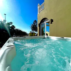 https://luxuary-front-line-2-bed-villa-in-el-medano.tenerifehoteles.net