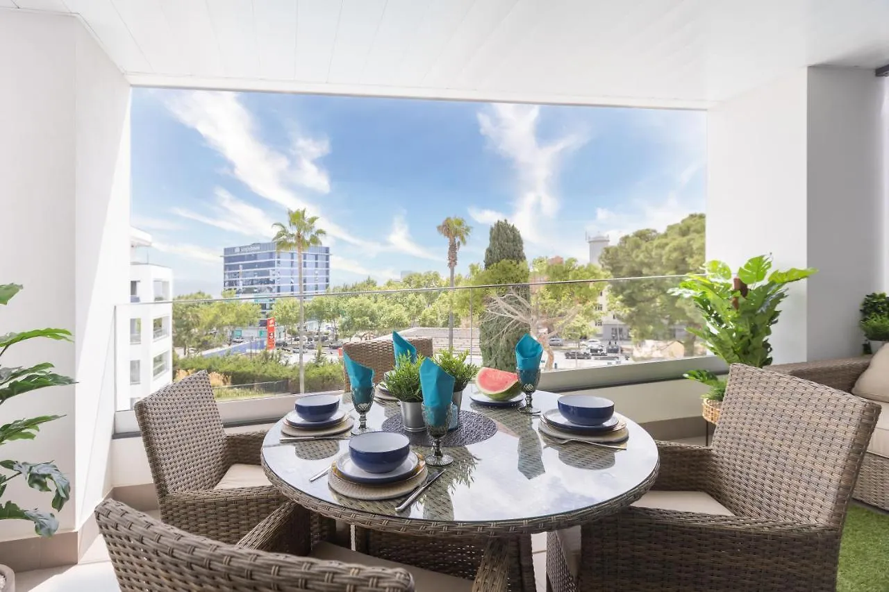 Marbella Luxury Brand New 2-Bedroom Apartment, 3 Min Walk To The Beach! Apartament