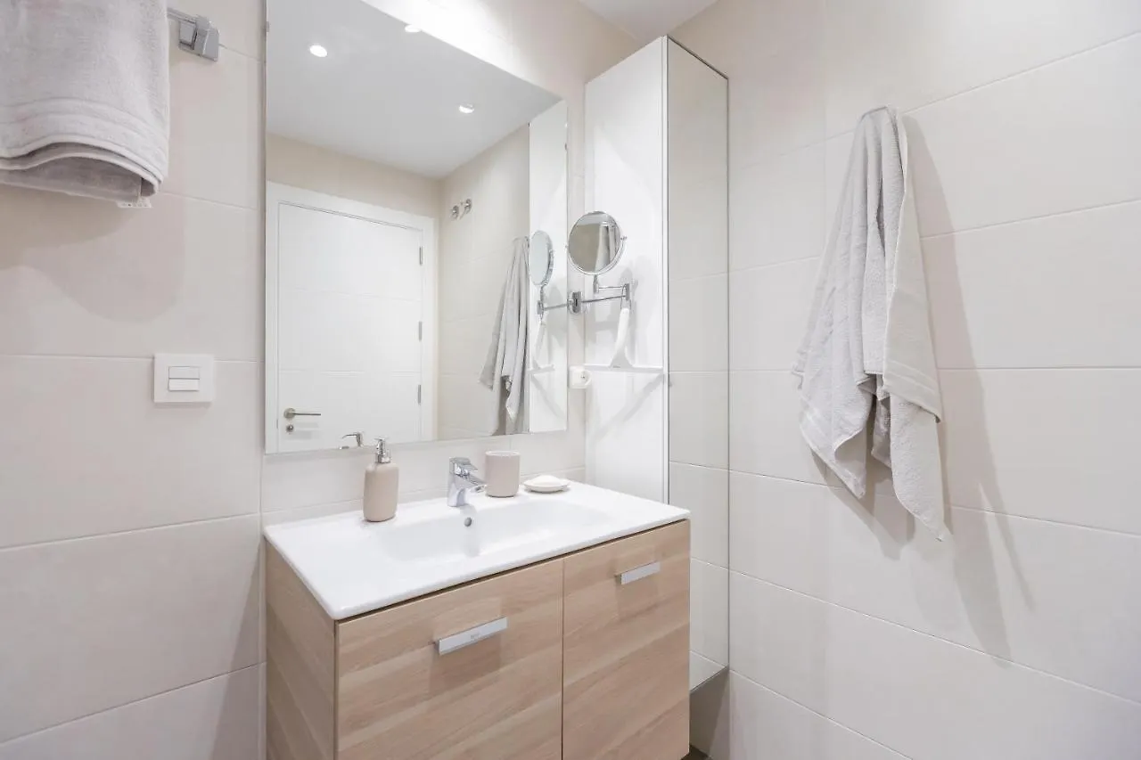 Apartament Marbella Luxury Brand New 2-Bedroom Apartment, 3 Min Walk To The Beach!