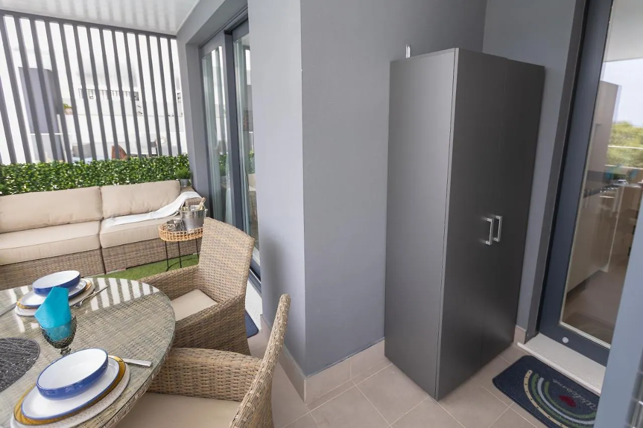 Apartament Marbella Luxury Brand New 2-Bedroom Apartment, 3 Min Walk To The Beach!